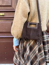 Carica l'immagine nel visualizzatore di Gallery, BORSA SCAMOSCIATA FRANGE 1085