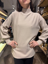 Carica l'immagine nel visualizzatore di Gallery, MAGLIONE LUPETTO MANICA